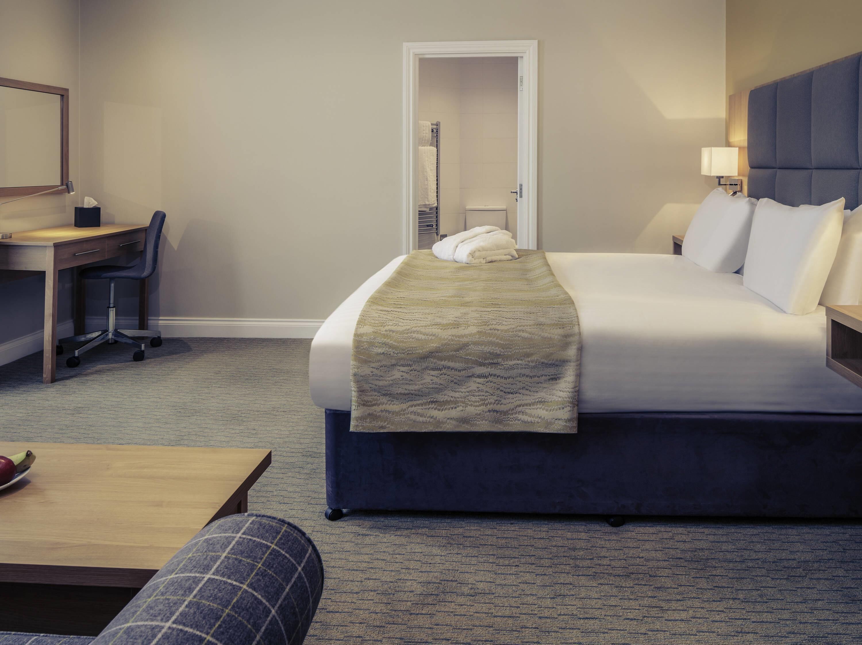 Junior Suite, 1 King Bed with Sofa bed