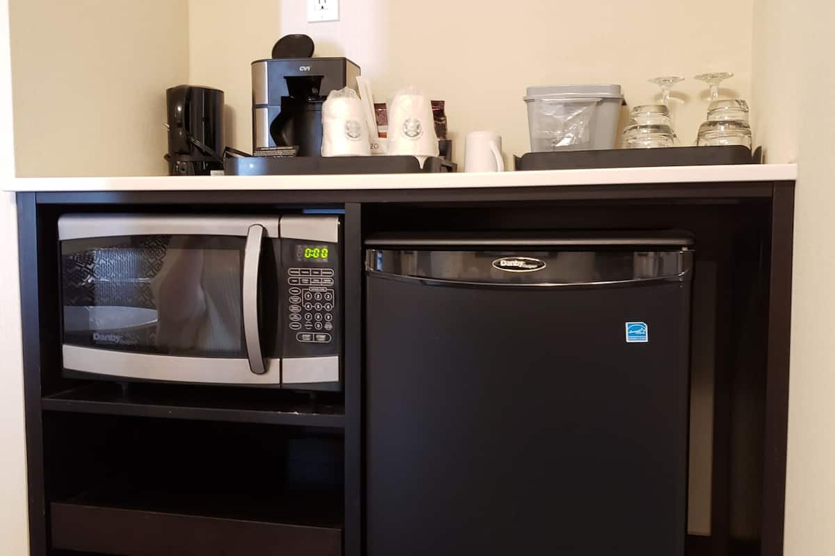 premium suite (coast premium king suite with parlor) | 1 bedroom, premium bedding, in-room safe, desk