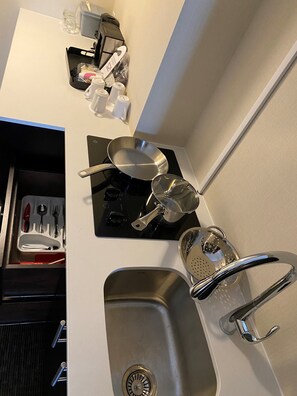 Habitación Confort, 2 camas de matrimonio, cocina básica | Cocina básica privada | Frigorífico, microondas, cafetera o tetera y hervidor eléctrico