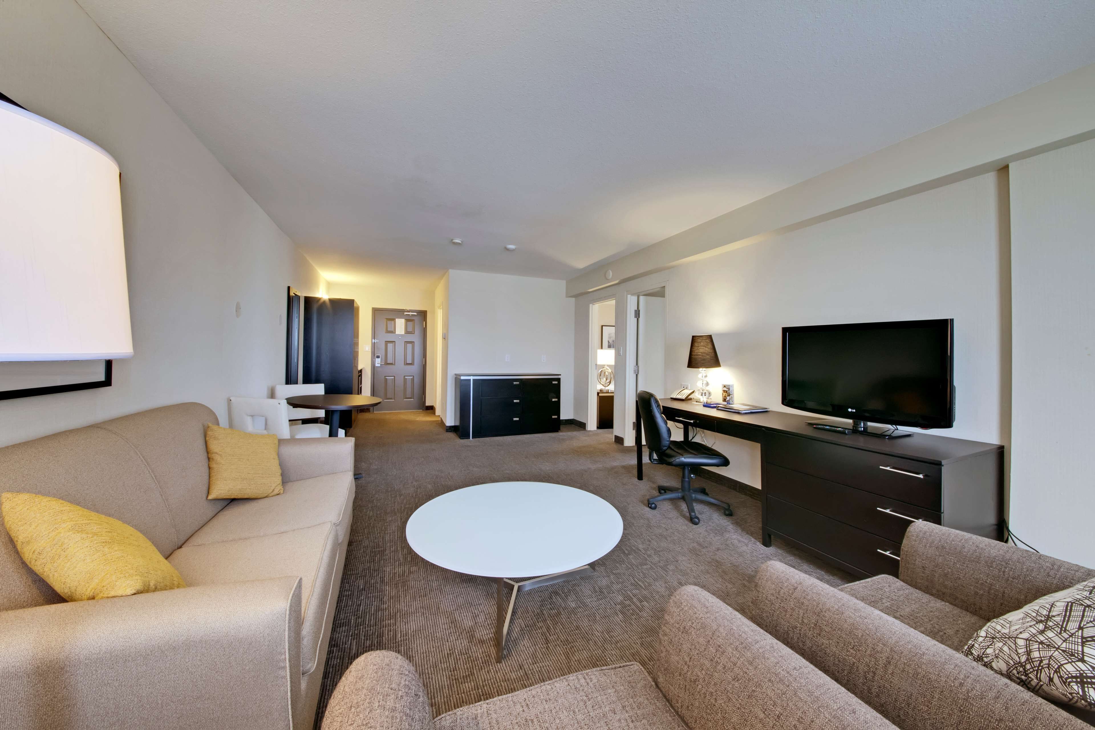premium suite, 2 bedrooms (coast premium 2 br suite with 2 queen) | 1 bedroom, premium bedding, in-room safe, desk