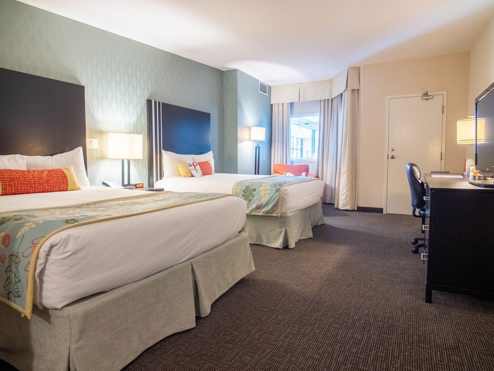 Premium bedding, in-room safe, desk, soundproofing