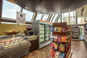 Snack bar - DoubleTree by Hilton Hotel Orlando Downtown (Orlando)