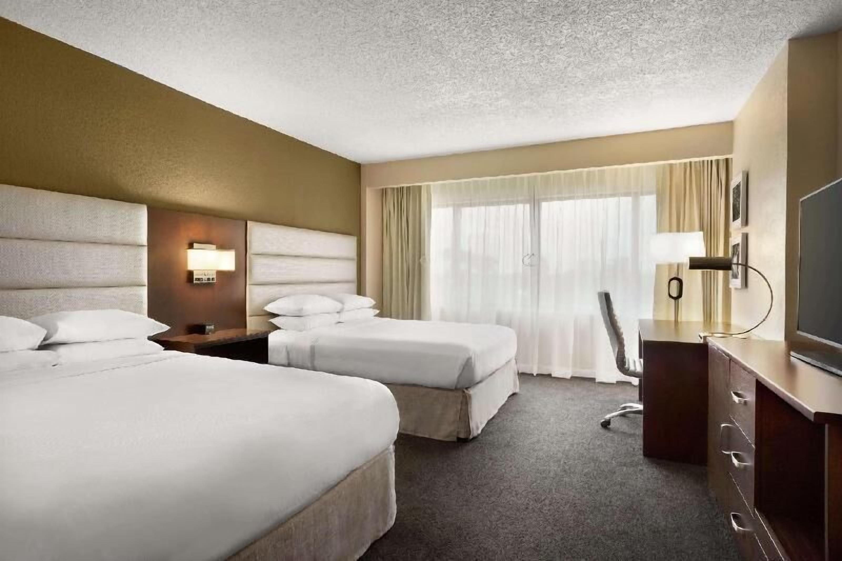 Pillowtop beds, in-room safe, desk, blackout drapes