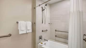 Combined shower/bathtub, free toiletries, hair dryer, towels