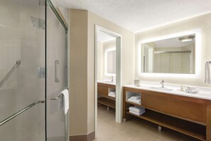 Suite estudio, 1 cama King size | Regadera en el baño