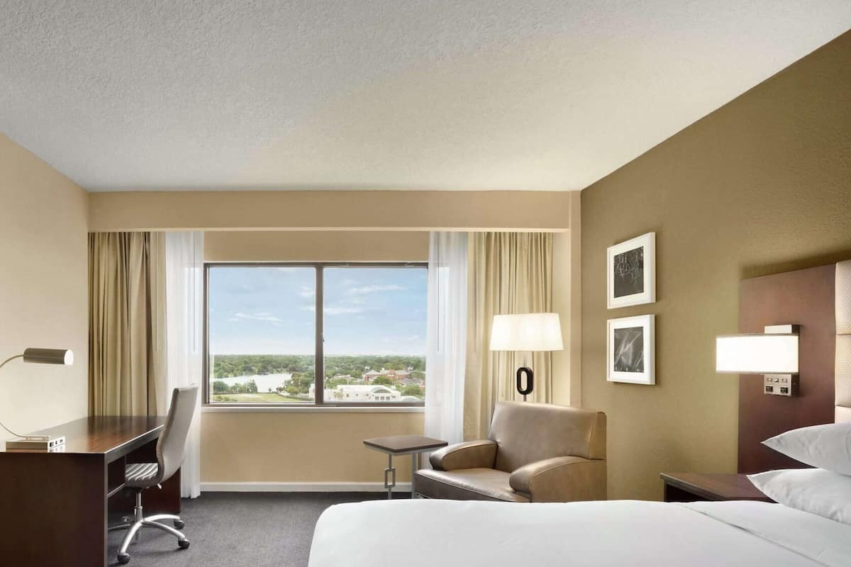 Pillowtop beds, in-room safe, desk, blackout drapes