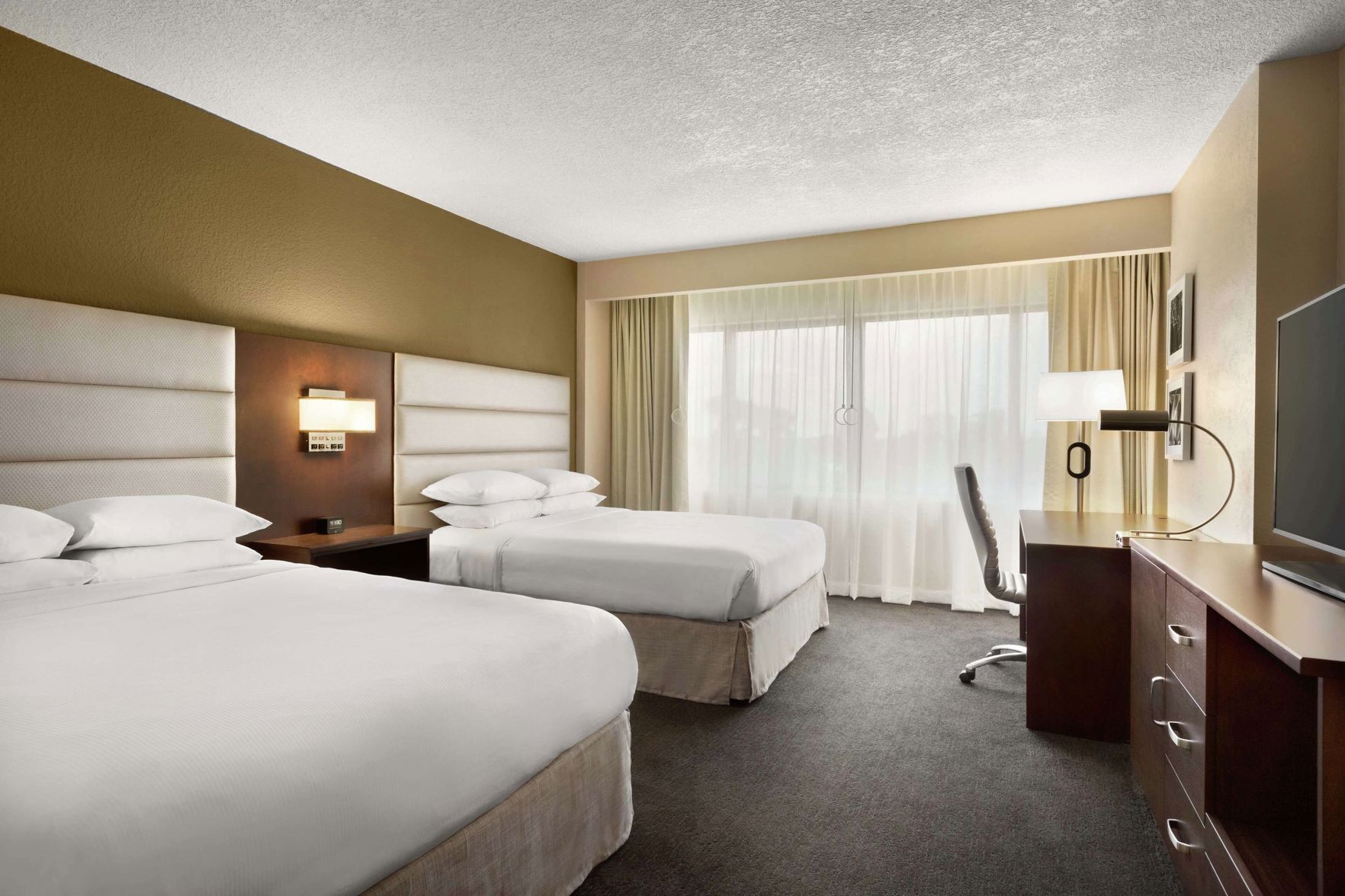 Pillowtop beds, in-room safe, desk, blackout drapes