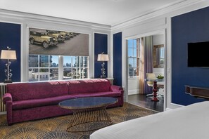 Studio Suite, 1 King Bed | Premium bedding, pillowtop beds, in-room safe, iron/ironing board