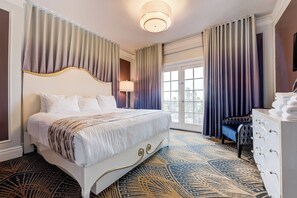 Peralatan tempat tidur premium, tilam berlapik, peti besi dalam bilik 