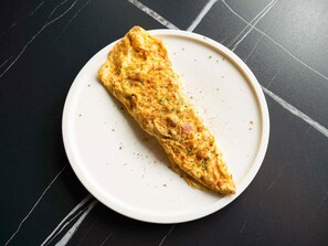 Daily buffet breakfast (EUR 18.90 per person) - Fora Hotel Hannover by Mercure (Hannover)