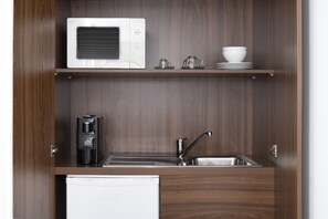 Coffee/tea maker, highchair