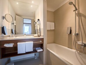 Standard Apartment, 2 Single Beds | Hypo-allergenic bedding, in-room safe, desk, laptop workspace - Fora Hotel Hannover by Mercure (Hannover)