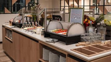 Petit déjeuner buffet servi tous les jours en supplément