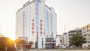 A modern hotel building with the name 'HOTEL FORA' prominently displayed on its facade. - Fora Hotel Hannover by Mercure (Hannover)