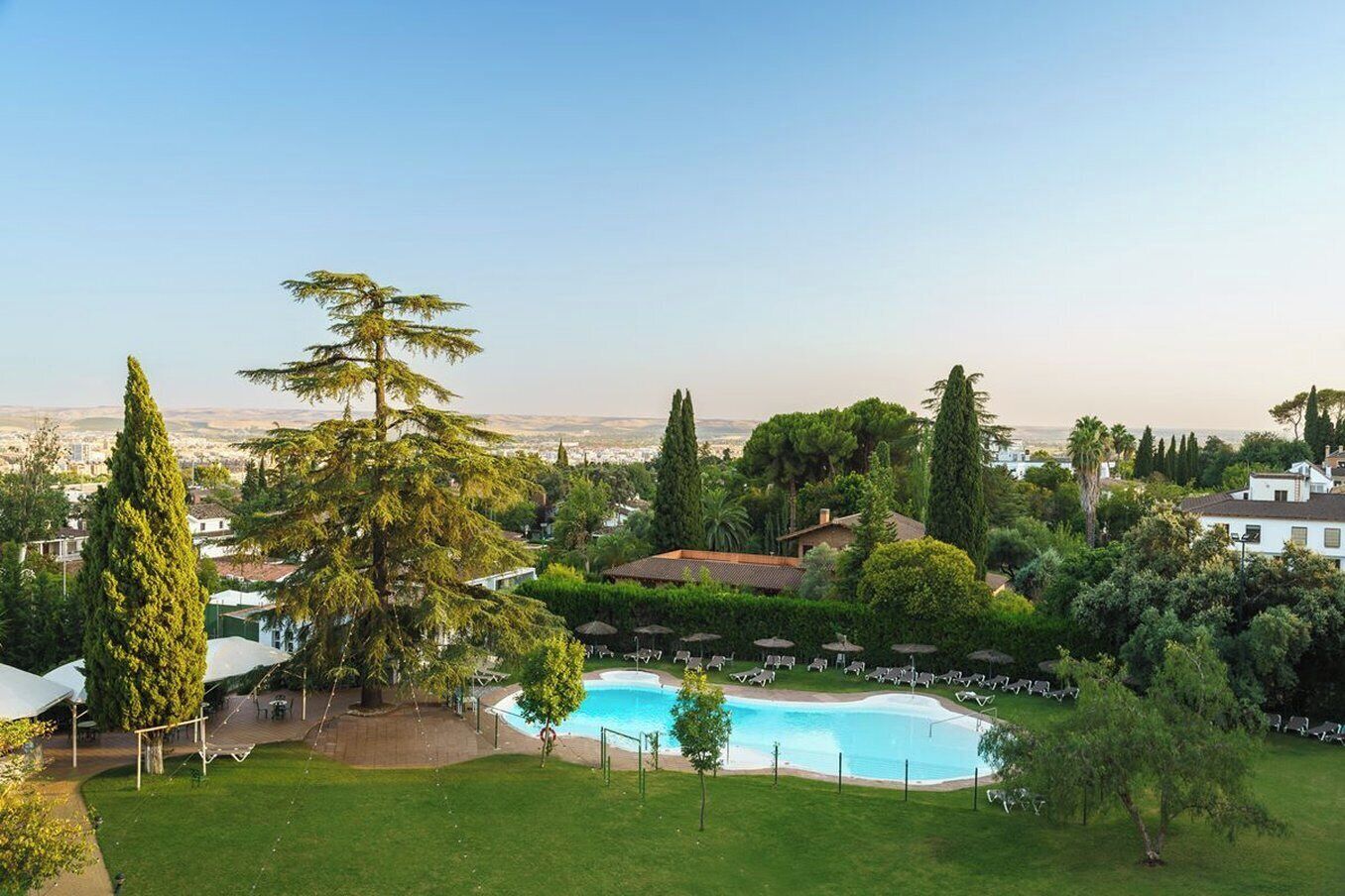 Piscine extérieure (ouverte en saison)