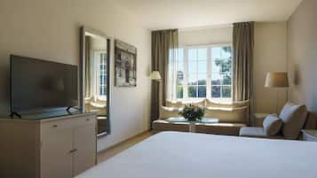 Studio Suite | Minibar, brankas, meja kerja, dan tirai kedap cahaya