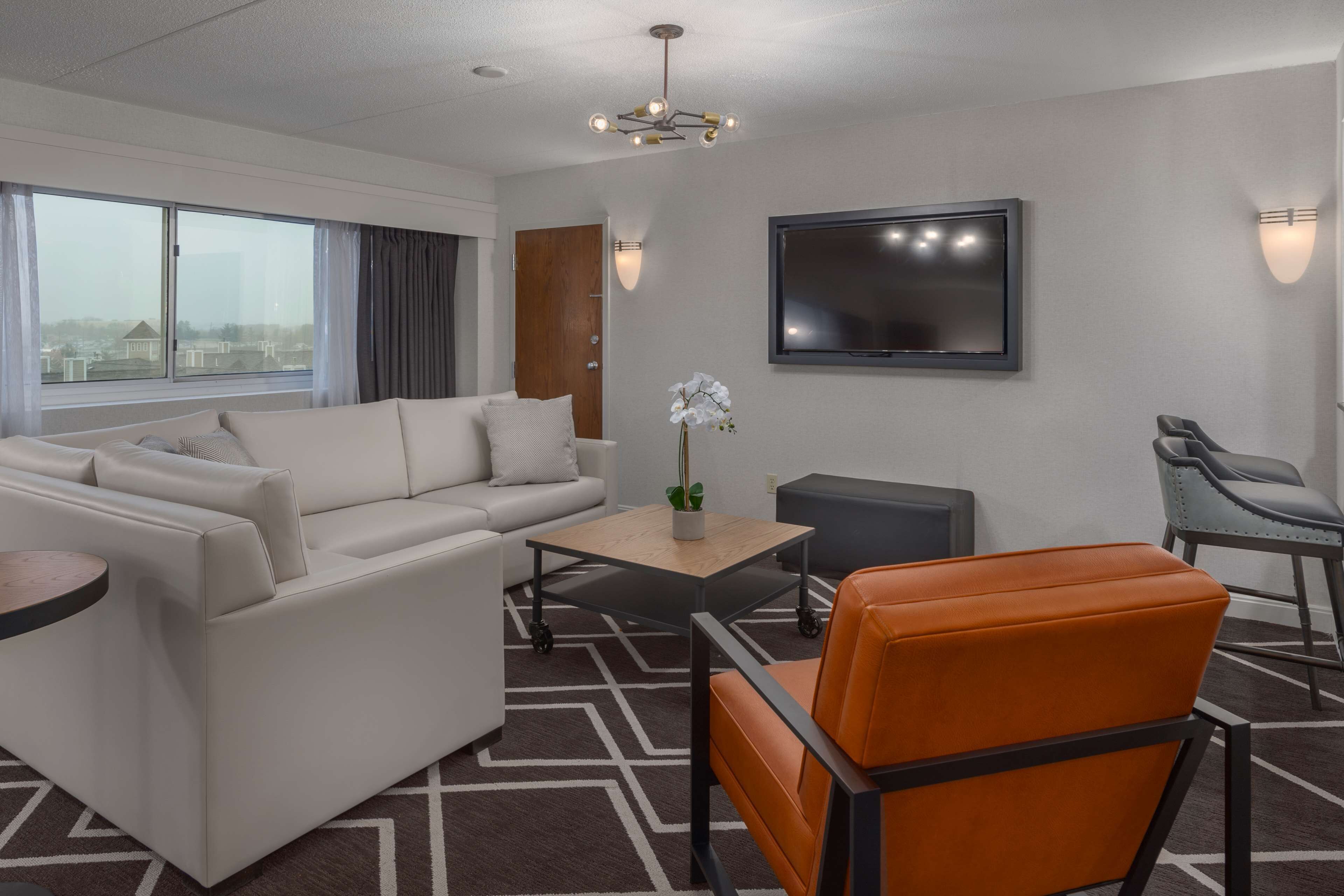 junior suite, 1 king bed | premium bedding, pillow-top beds, in-room safe, desk