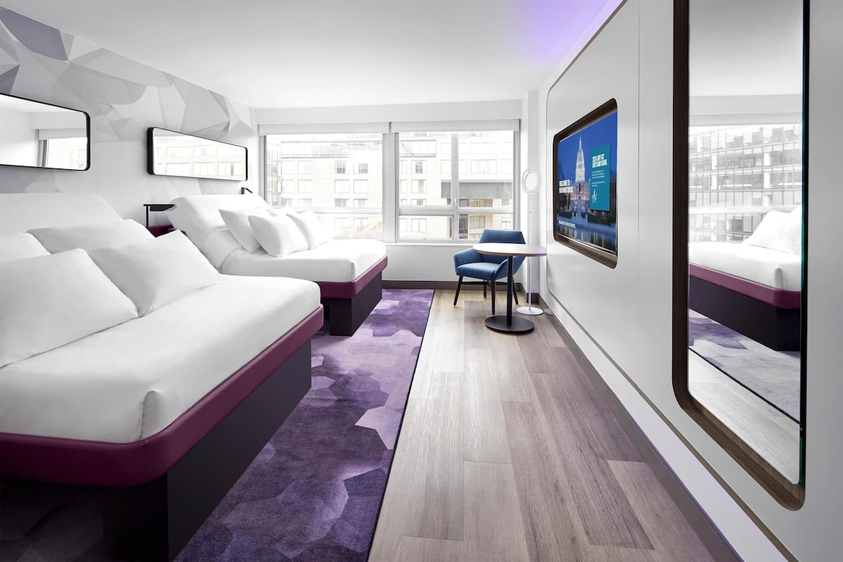 First Class Two Queens View | Ropa de cama de alta calidad y caja de seguridad en la habitación