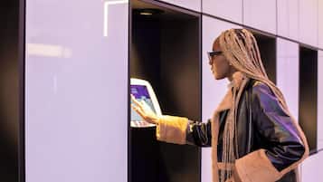 Lunch, dinner, brunch served; American cuisine