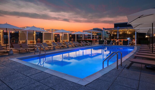 Alberca al aire libre por temporada y camas balinesas (con cargo)