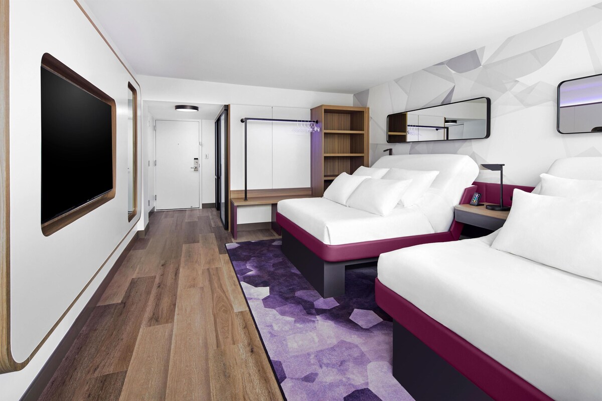 Premium bedding, in-room safe, desk, laptop workspace