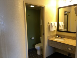 Bañera con ducha, cabezal de ducha con hidromasaje