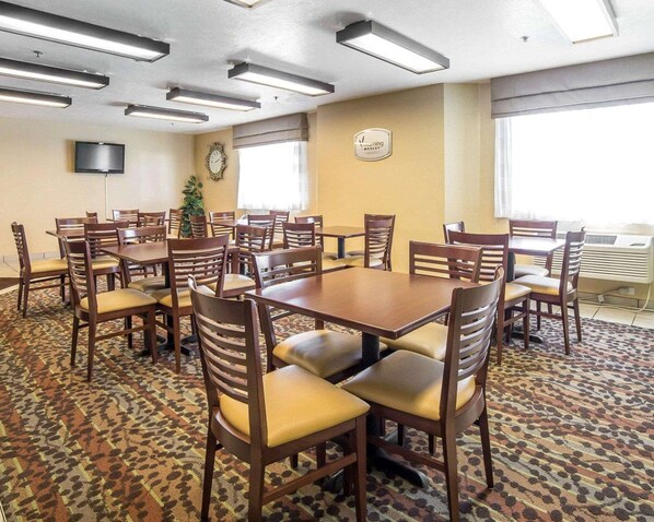Café da manhã com buffet grátis todos os dias