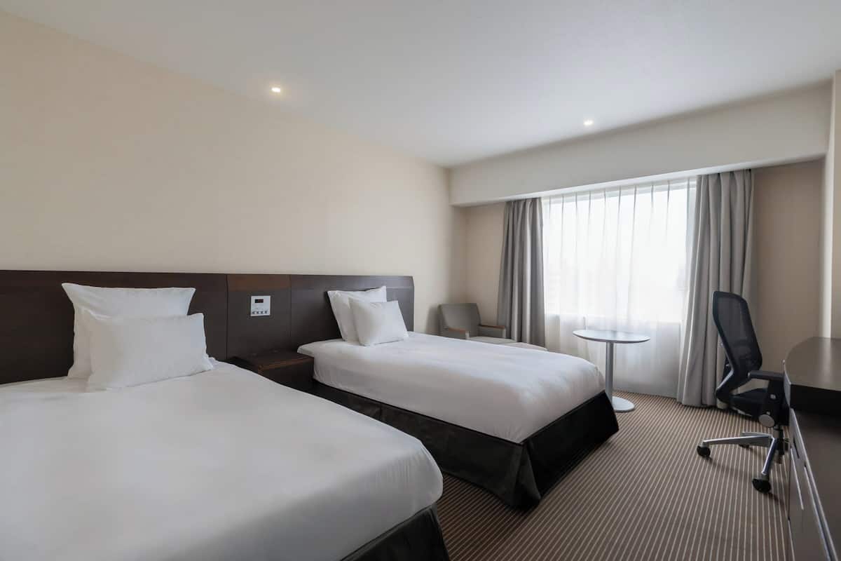 1 bedroom, premium bedding, down comforters, in-room safe