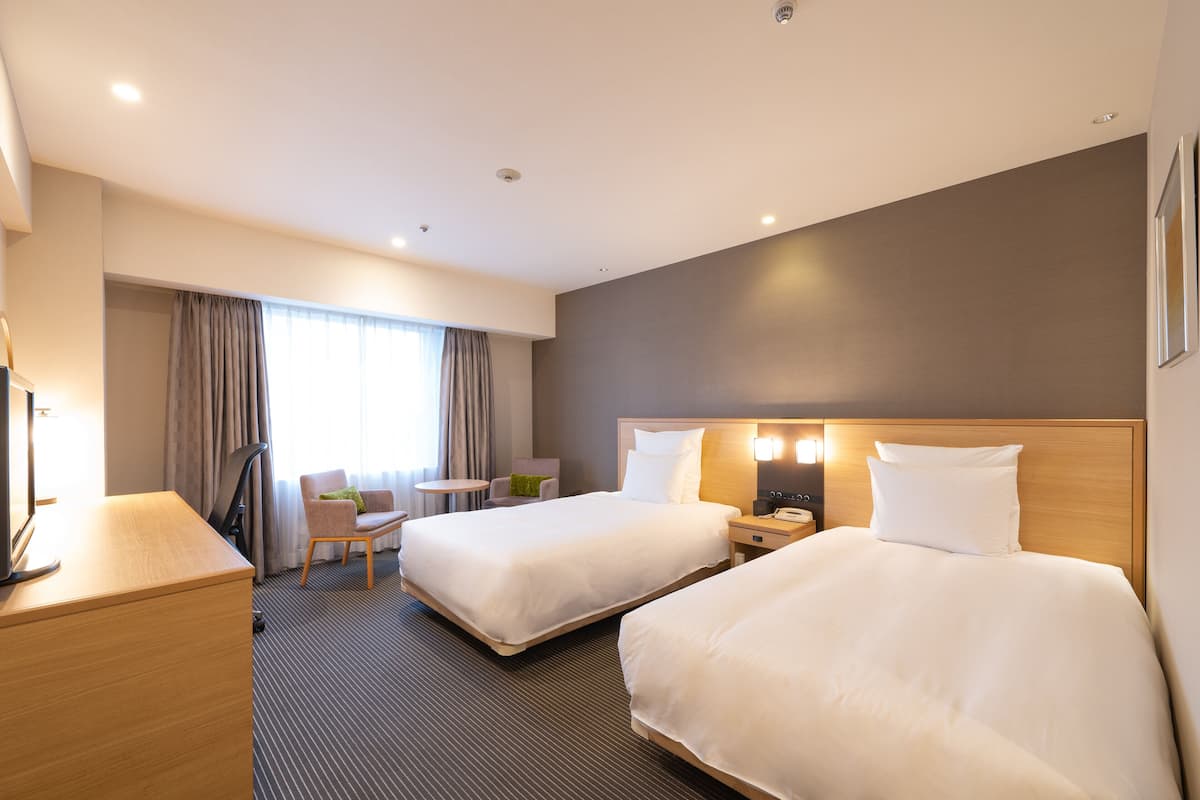 Chambre Prestige, 2 lits jumeaux | Literie de qualité, couette en duvet, coffre-fort, bureau