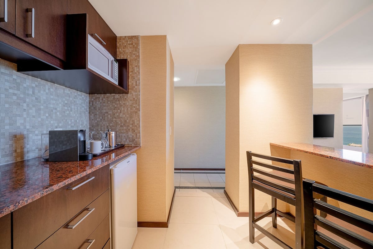 family suite, 1 bedroom, non smoking, partial ocean view | 1 bedroom, minibar, in-room safe, desk