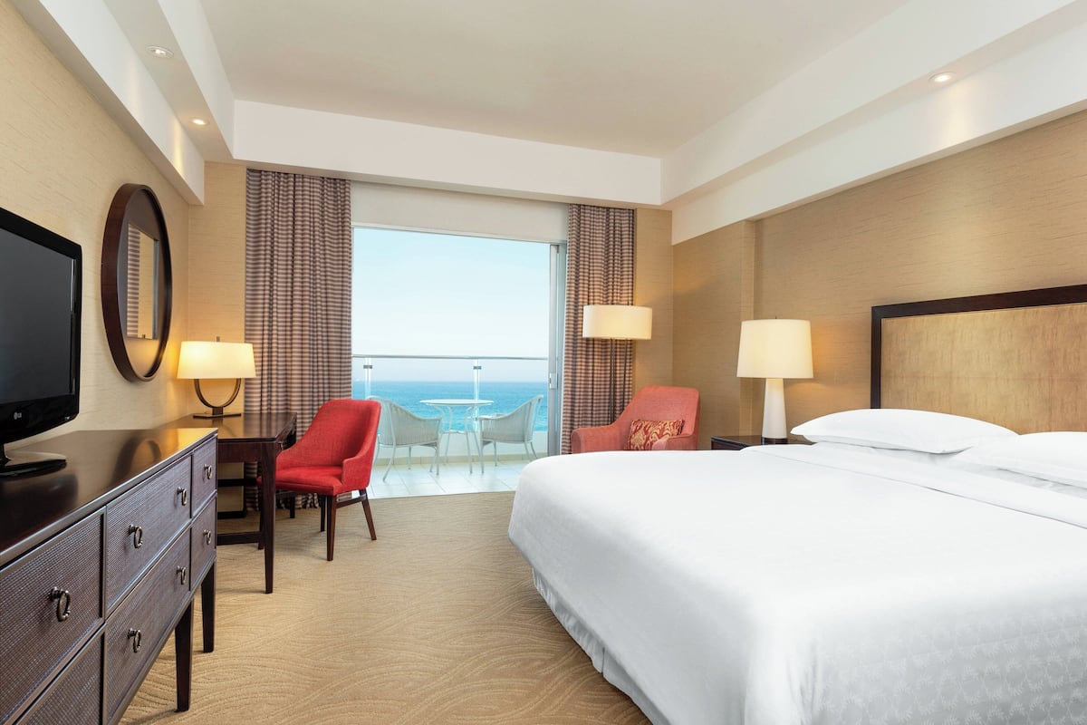 Deluxe Room, 1 King Bed, Non Smoking, Balcony (Oceanfront)