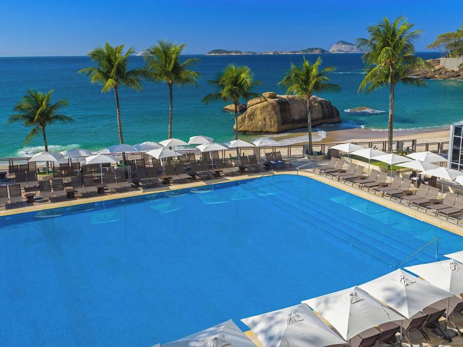 2 outdoor pools, pool umbrellas