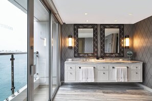 Suite presidencial, 1 llit de matrimoni gran (Balcony) | Minibar, caixa forta a l'habitació i escriptori 