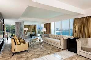 Minibar, Zimmersafe, Schreibtisch, Bügeleisen/Bügelbrett