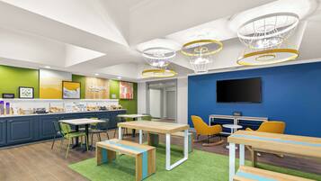 Free daily continental breakfast