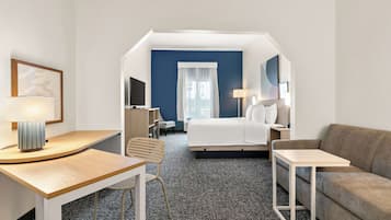 Suite, 1 King Bed | Living area