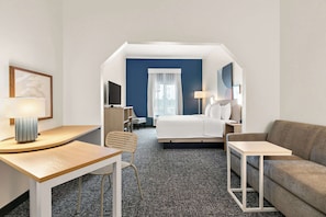 Suite, 1 King Bed | Living area
