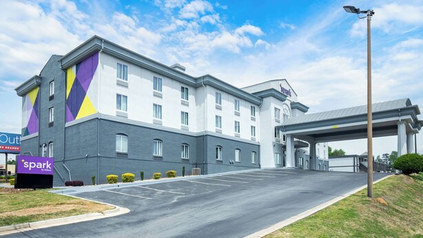 A modern hotel with a parking lot, a gas station, and a sign for 'Spark by Hilton'. - Spark by Hilton Commerce, GA (Commerce)