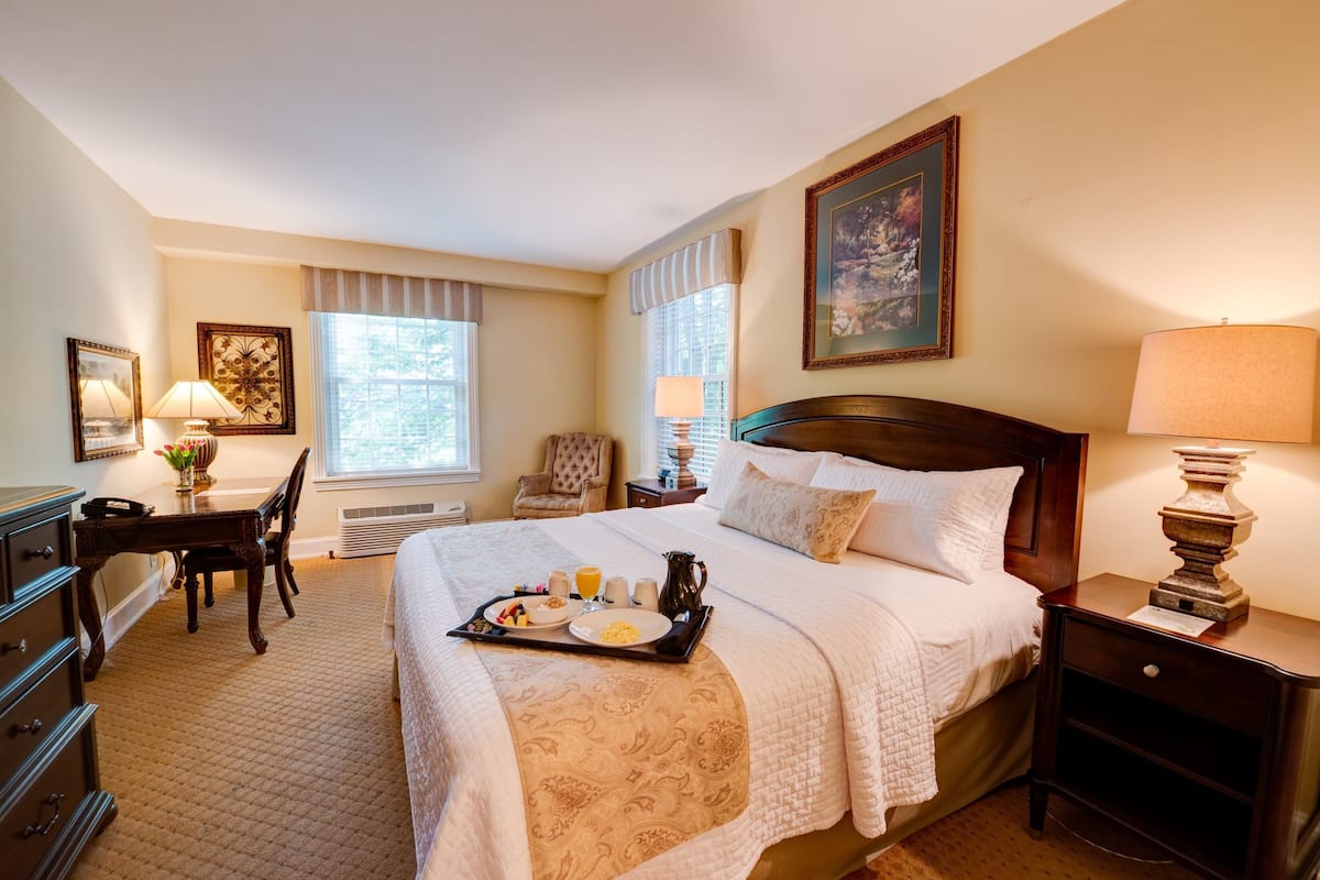 Desk, iron/ironing board, free cribs/infant beds, WiFi