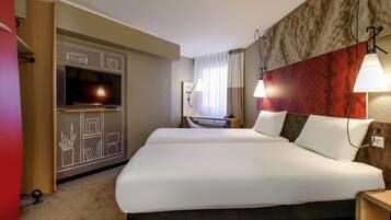 Hypo-allergenic bedding available, Select Comfort beds, desk