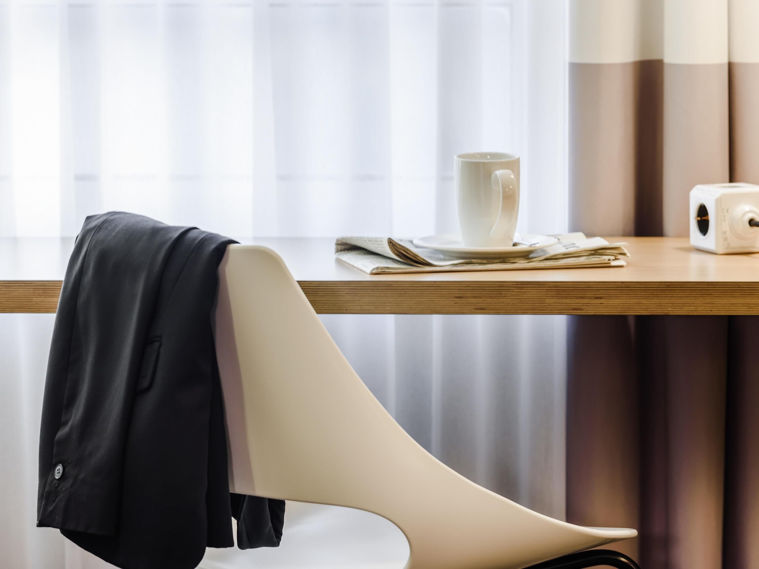 Hypo-allergenic bedding, Select Comfort beds, in-room safe, desk