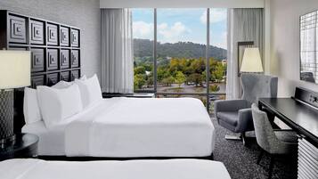 Værelse - 2 queensize-senge (Room, 2 Queen Beds, View, High Floor) | Italienske lagner fra Frette, premium-sengetøj, dundyner