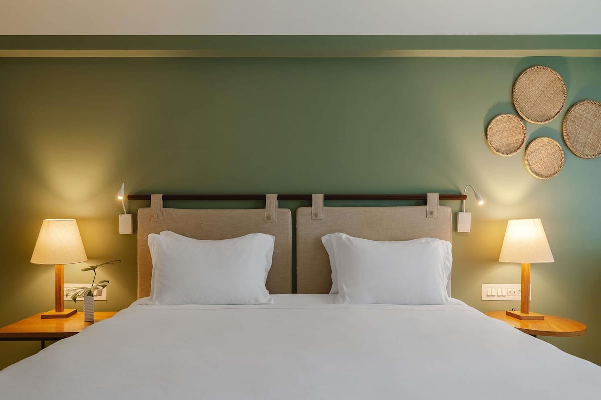 Superior Room, 1 King Bed (Accessible) | Minibar, in-room safe, desk, laptop workspace