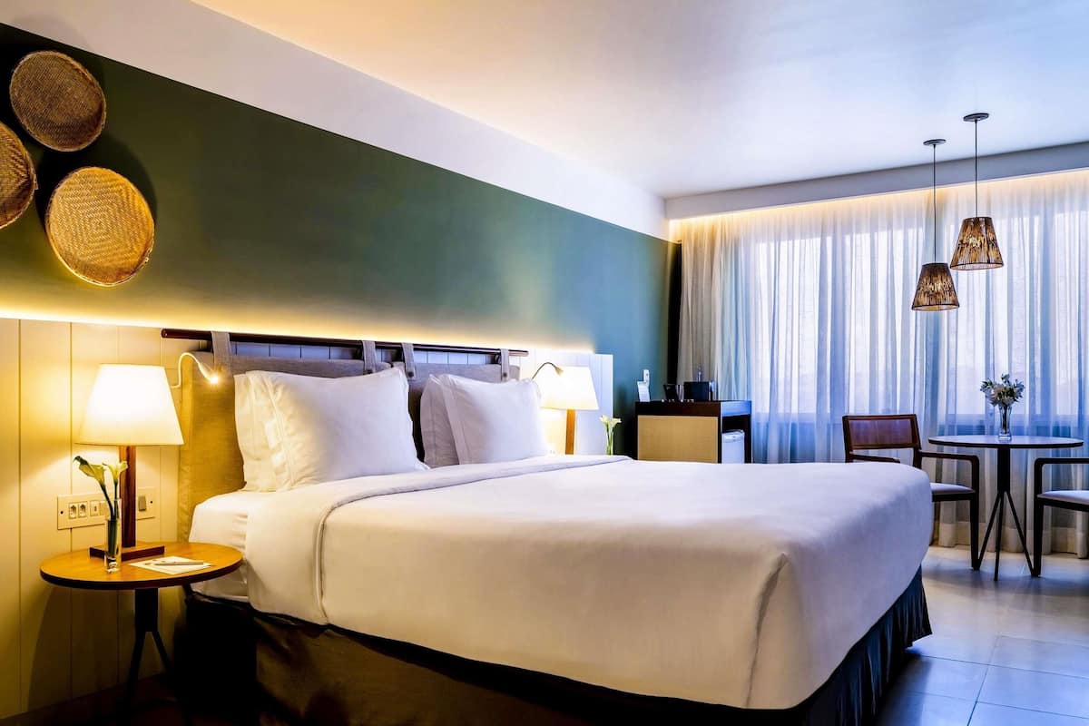 Habitació Deluxe, 1 llit de matrimoni gran | Minibar, caixa forta a l'habitació i escriptori