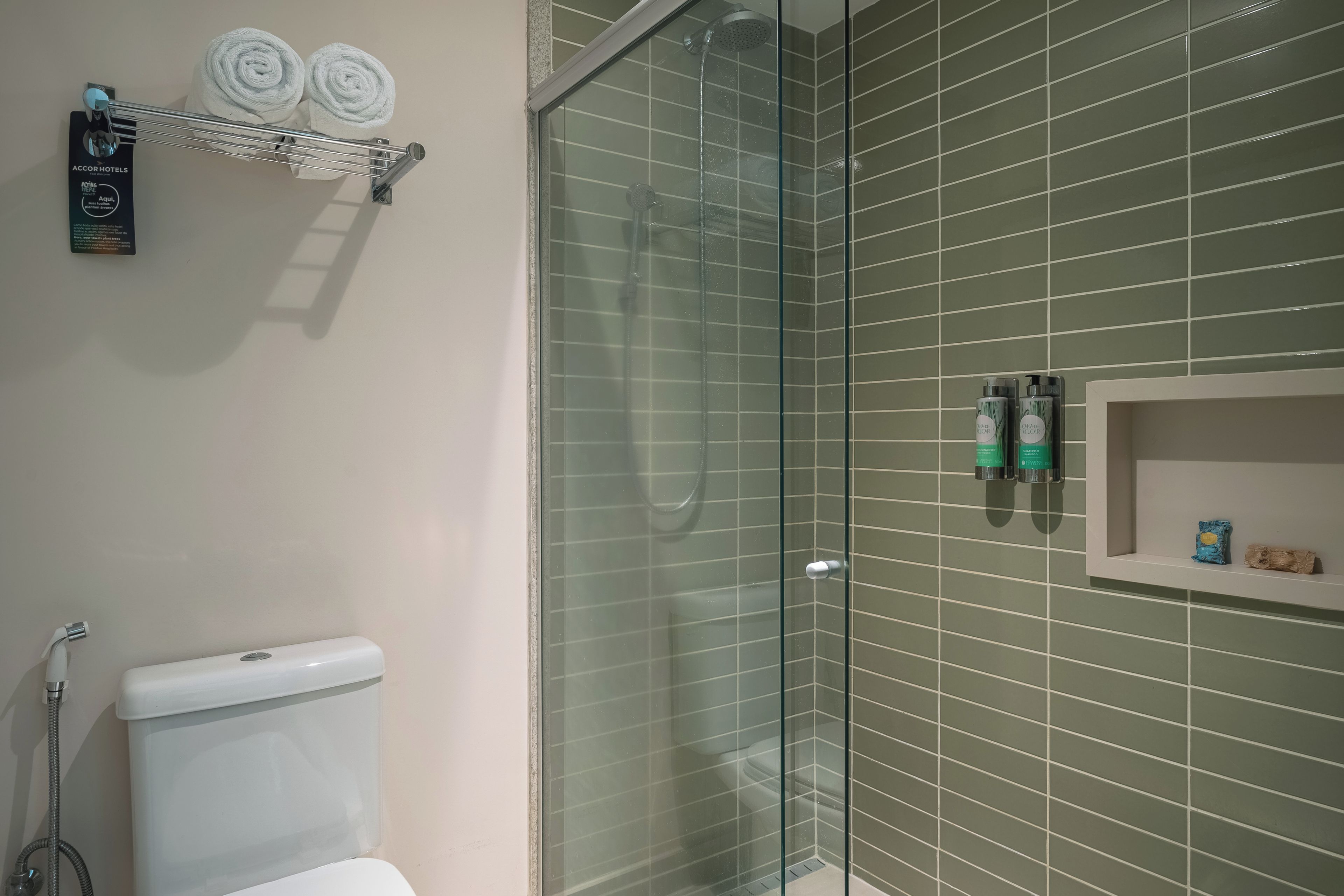 Classic Room, 1 Queen Bed | Bathroom | Shower, rainfall showerhead, eco-friendly toiletries, hair dryer