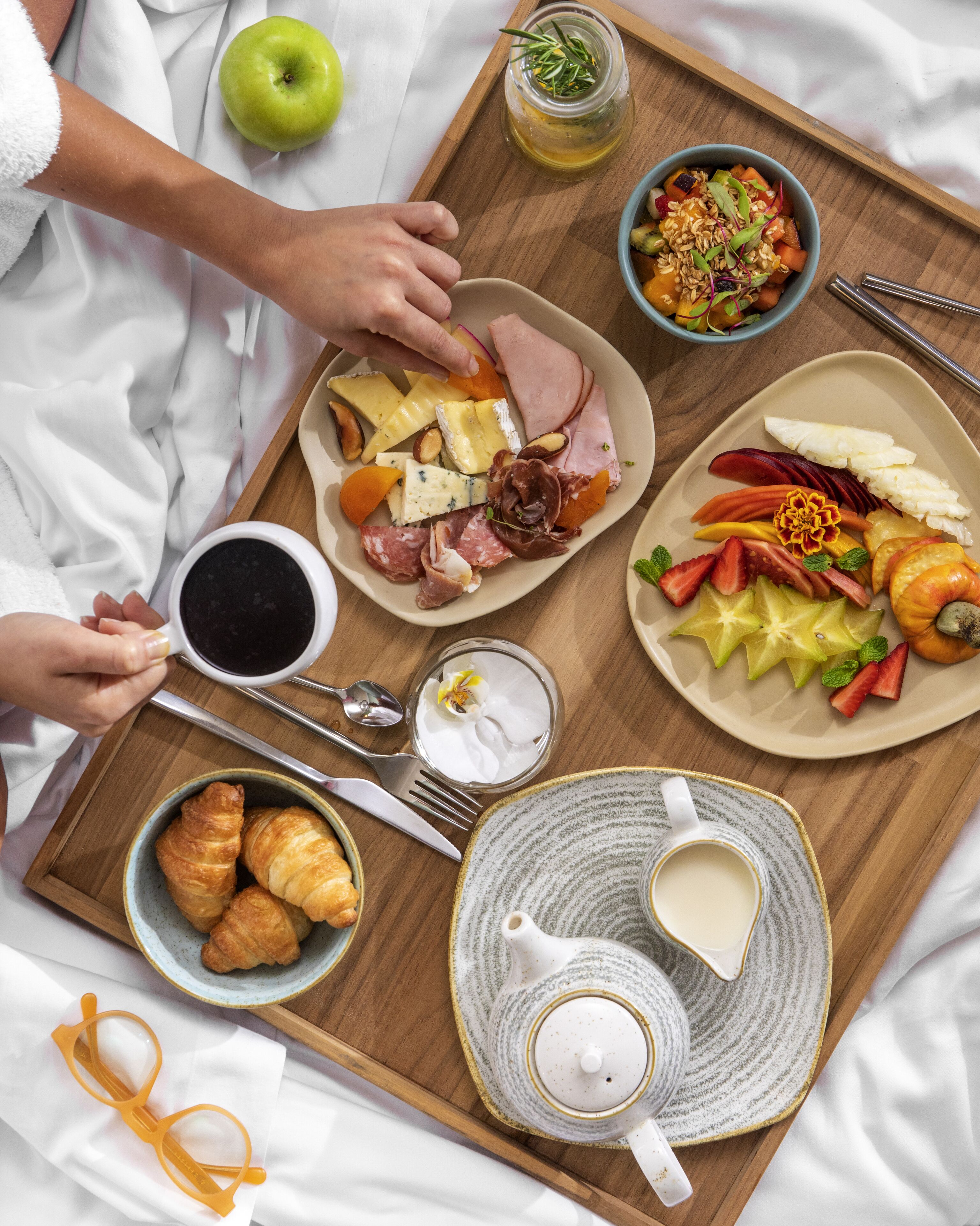 daily buffet breakfast (brl 104.50 per person)