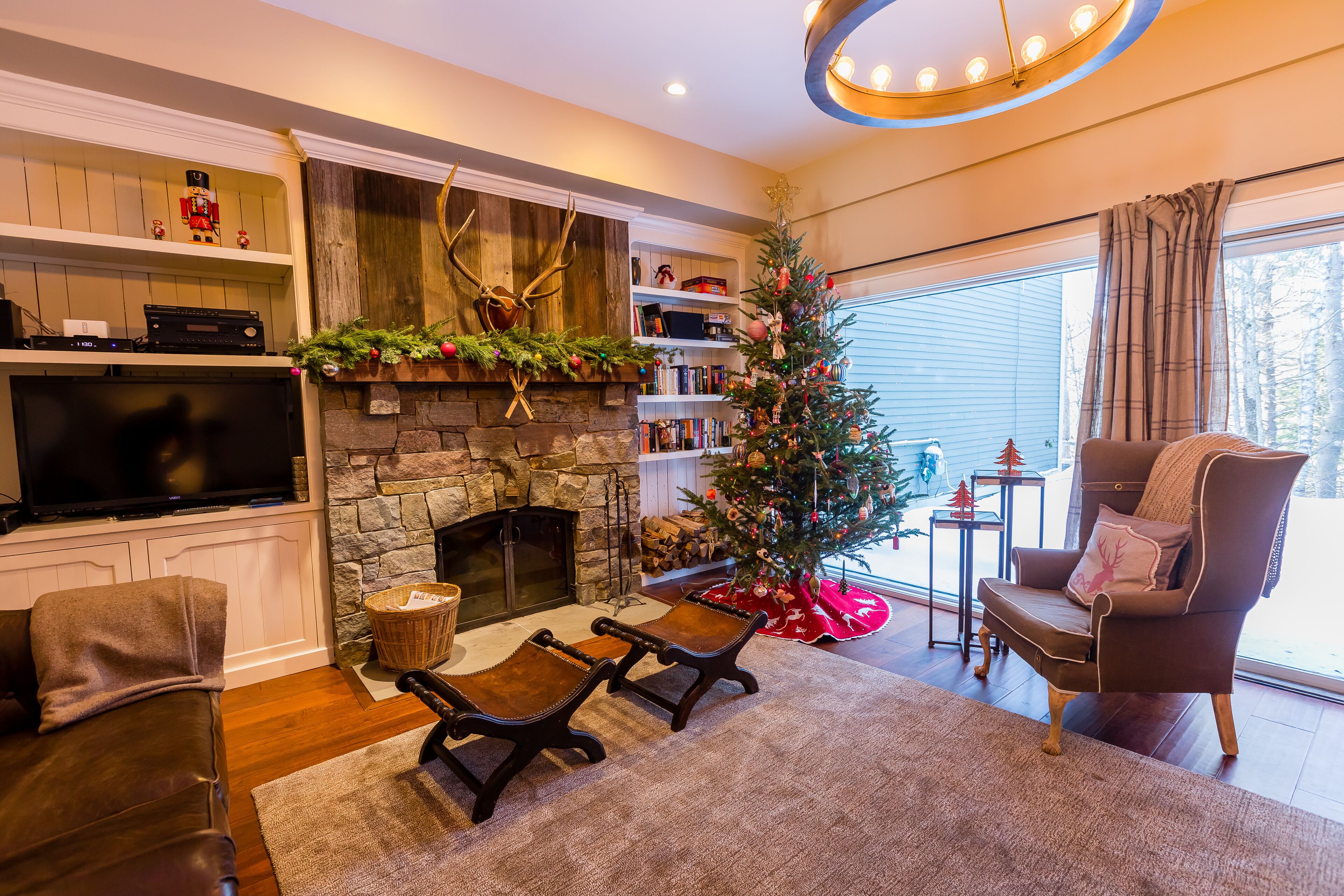 three bedroom resort home 327b | living room | 42-inch flat-screen tv with cable channels, tv, ipod dock