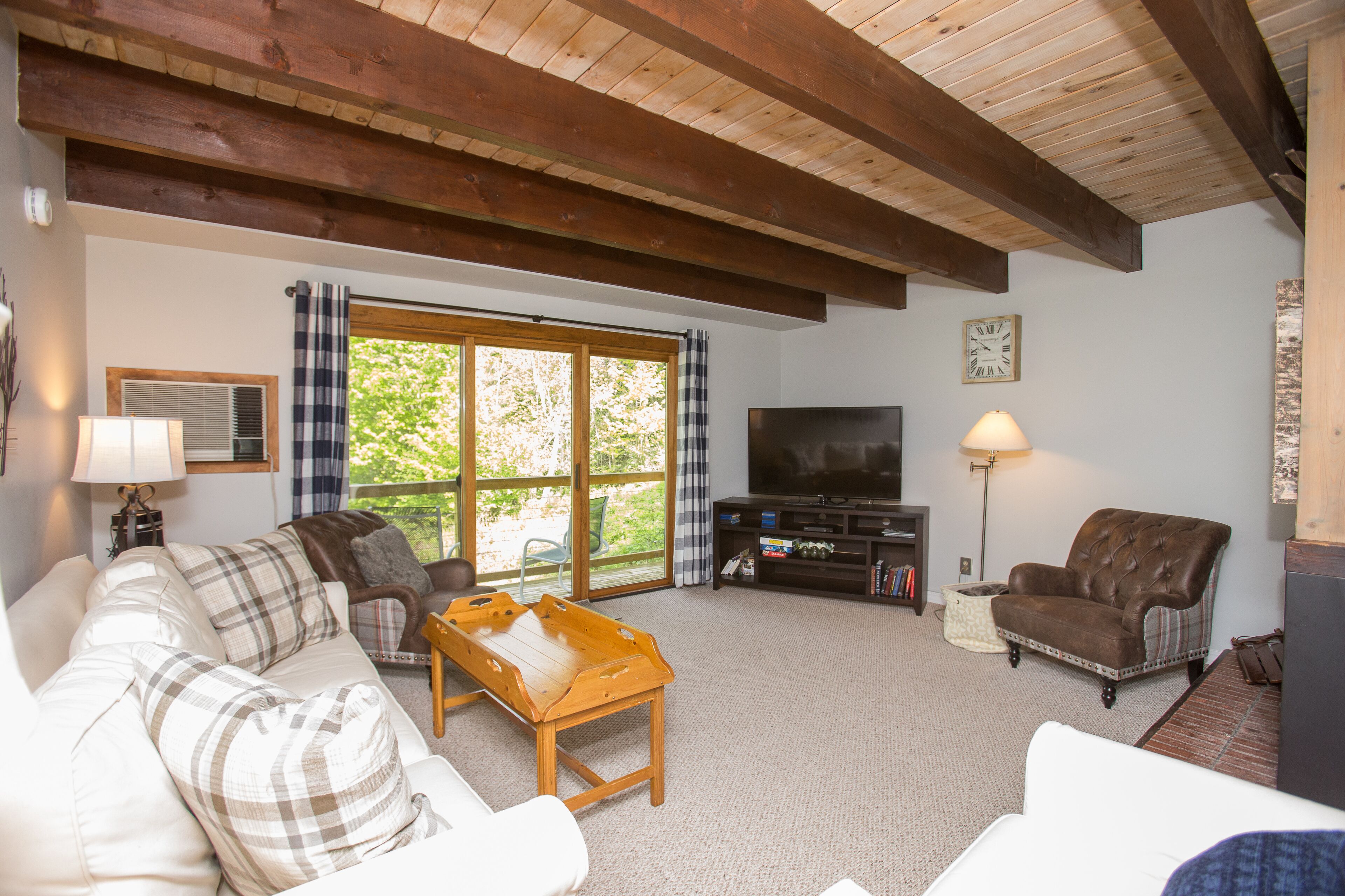 two bedroom resort home 462 | living room | 42-inch flat-screen tv with cable channels, tv, ipod dock