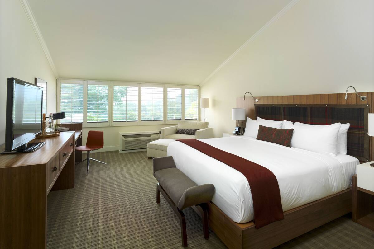 Hypo-allergenic bedding available, pillowtop beds, in-room safe, desk