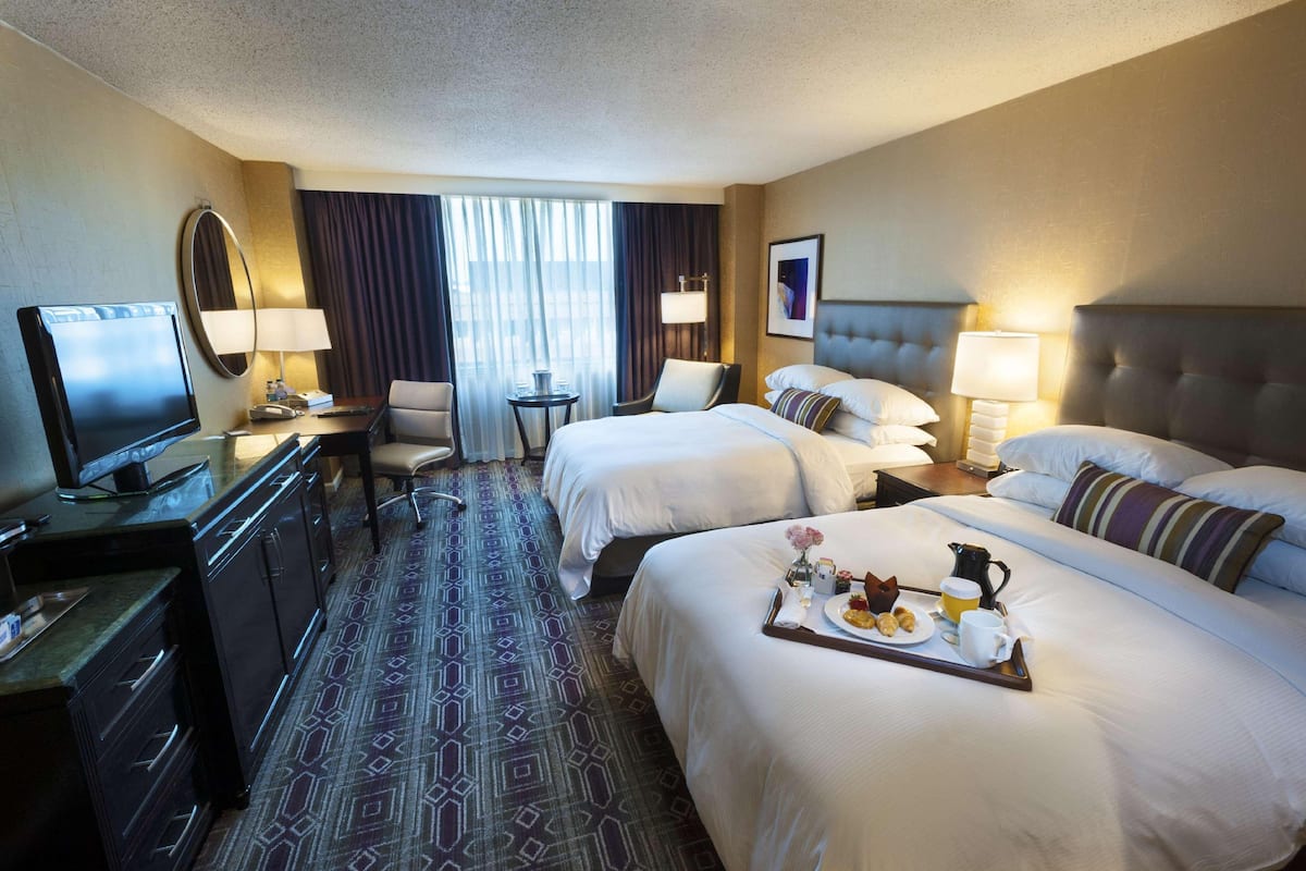 Premium bedding, in-room safe, laptop workspace, blackout drapes